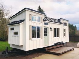 Добро пожаловать в дом-прицеп Coastal Craftsman для путешествий с комфортом